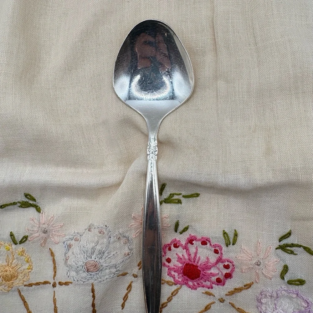 1847 Rogers Bros Spoon Womens Size IS Silver Dinner Merna OES Garland Floral